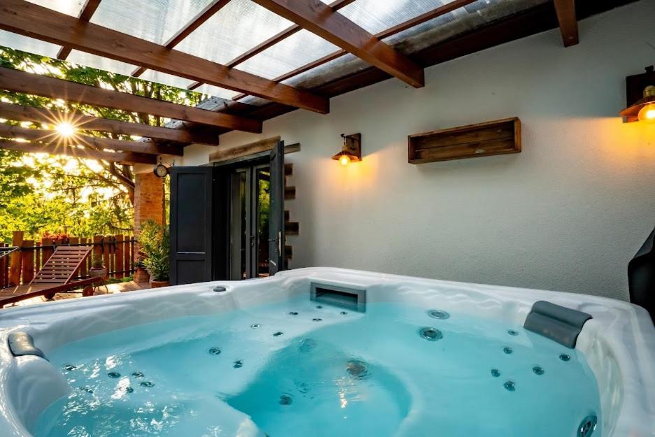 Cityside Cottage Eger Ngoại thất bức ảnh